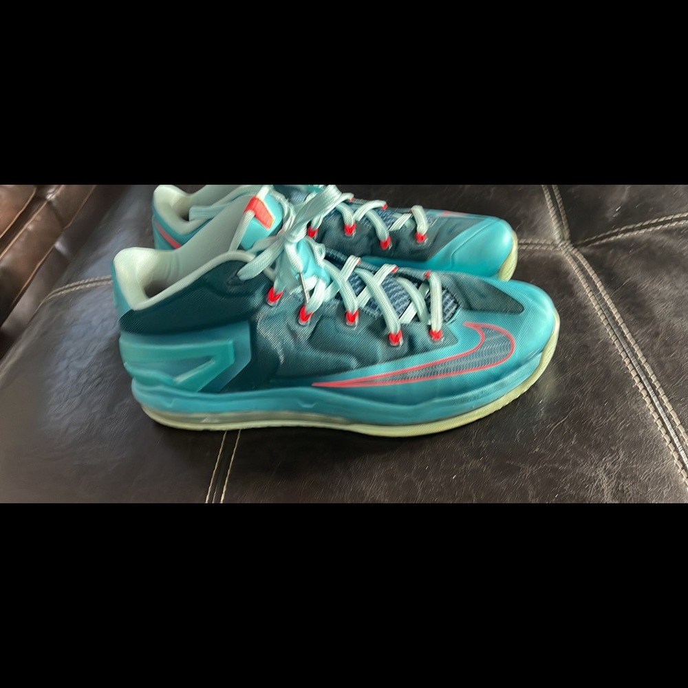 Nike Lebron 11 low “Turbo Green” sz 12